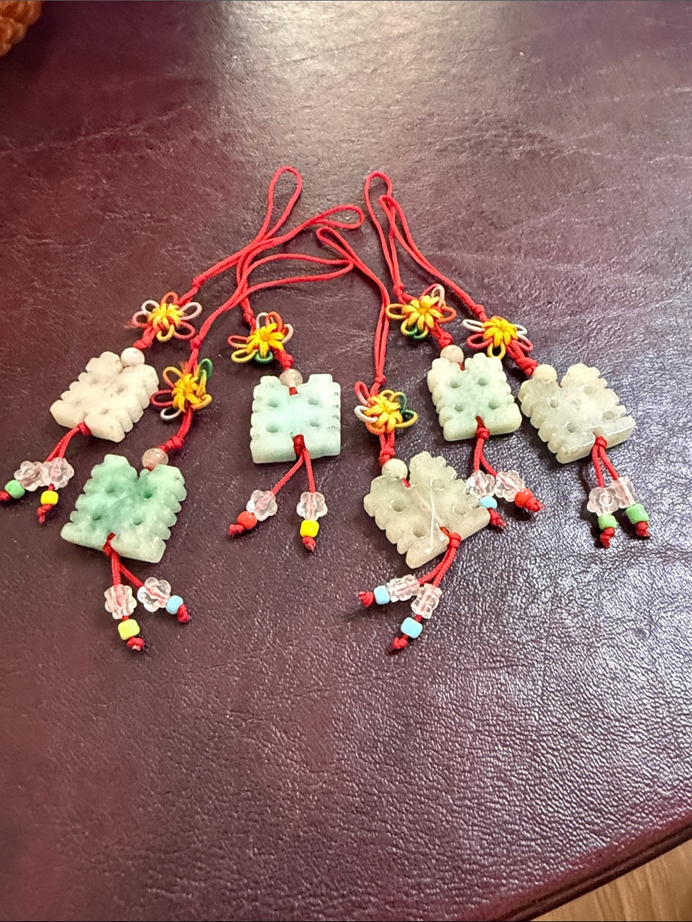 A Jade Green and Cream Chinese Knot Hanging Charm - Picture 2 of 5